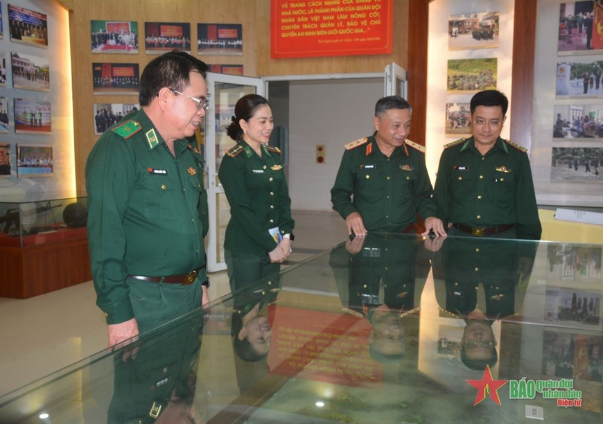 Trung tướng Lê Quang Minh kiểm tra Bộ Chỉ huy Bộ đội Biên phòng tỉnh Thanh Hóa 
 
